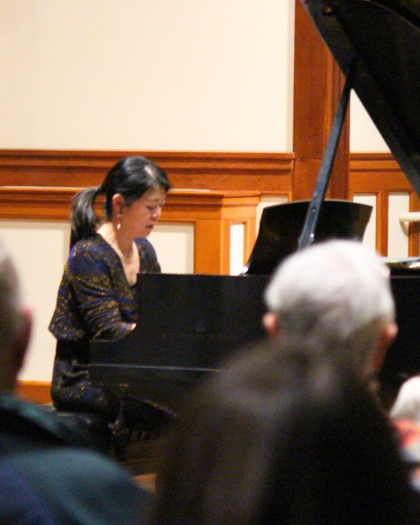 Yoko Hagino performing